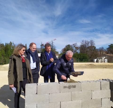 Pose de la 1ère pierre - Le Victoria